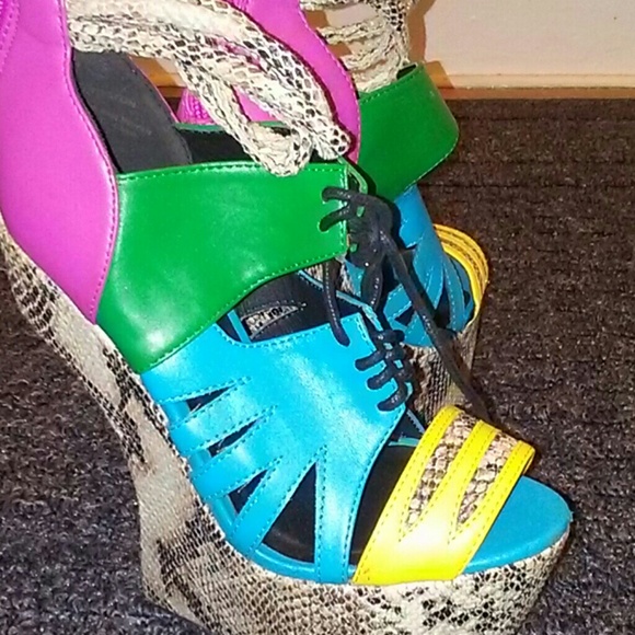 Privileged Shoes - Sexy NO HEEL PEEP TOE PLATFORM